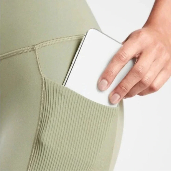 Athleta Green Salutation Stash Pocket II Cutout 7/8 Leggings Size L Women gym - Picture 3 of 15